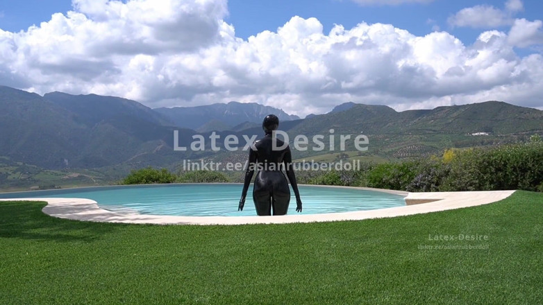 Rubberdoll ruby: House of Latex-desire