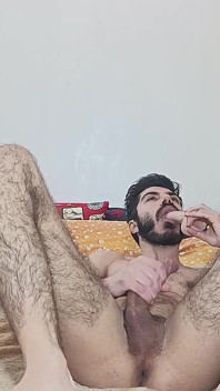 Melancap dan mengongkek pantat saya dengan dildo