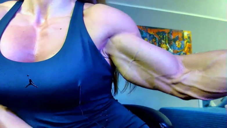 Alesyamuscledoll: Huge Muscles Loading