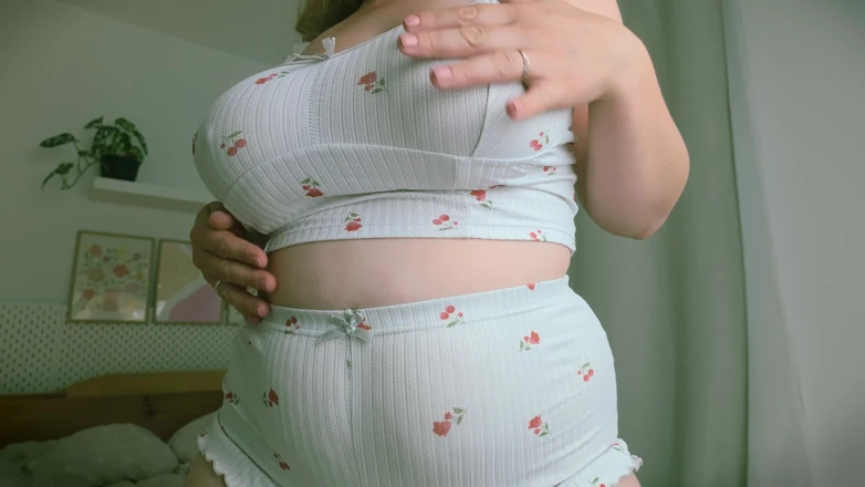 Mrs Wetslavs: Chubby Wife in Her Cute Pajamas Masturbation. Riding Dildo