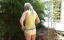 ATKIngdom: Jessica Brandy se desnuda para la cámara afuera