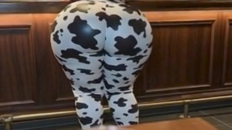 Xprohibidox1: Netrpělivý zadek v baru