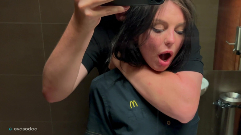Eva Soda: Seks berisiko di tandas, mengongkek pekerja Mcdonald's atas fanta tumpahan!