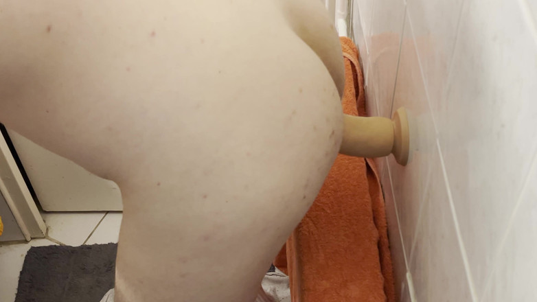 Aimeronds: Saya diam-diam berseronok dengan dildo saya