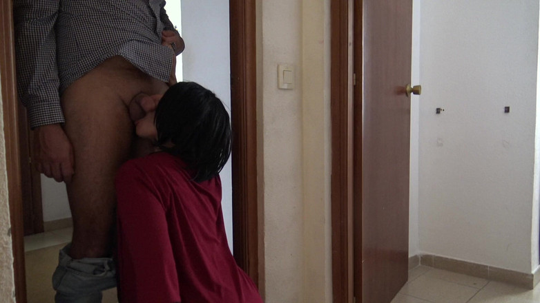 Stepmom Susan: Esposa infiel deixa o entregador da Amazon gozar em sua...