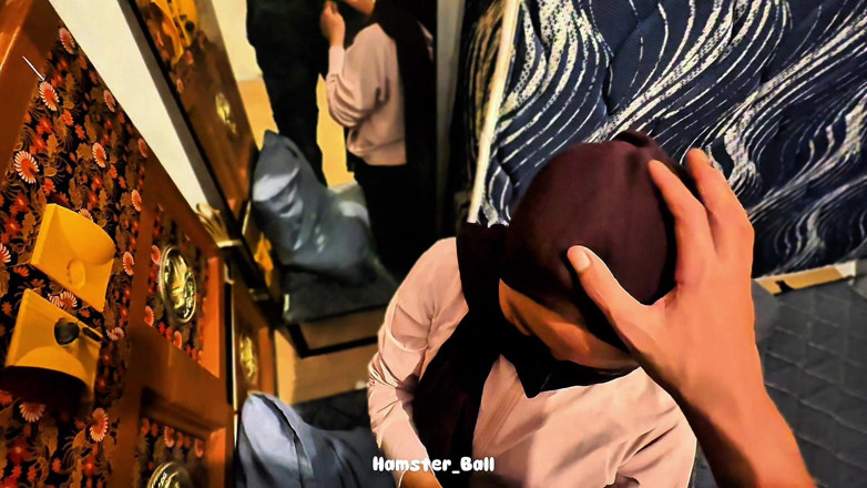 Hamster_Ball: Teman wanita Muslim saya terkejut saya mempunyai zakar besar, Hahaha