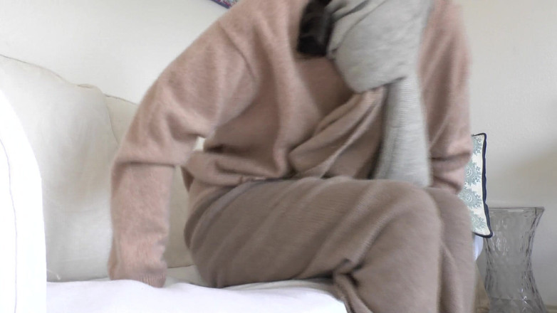 Lady Victoria Valente: Интенсивный нюханье вонючего носка и дрочит твой член в вязаной перчатке, инструкция по дрочке, в видео от первого лица