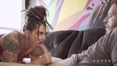 Fever Films: Cette bombasse baise beaucoup pendant le confinement