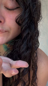 Avez-vous vu une jolie fille manger ses propres nichons après avoir éterné ?