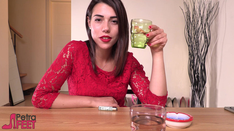 Foot Fetish HD: Morena Zorra se burla de su hombre en una cita...