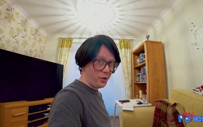 Nerd Pervert: Danni marie - 可爱的第一次自慰和吮吸鸡巴