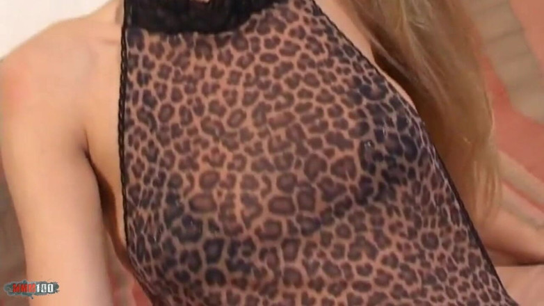 MMM100: Renata-vrouw: Seksbom Tsjechische Republiek strippend op de bank