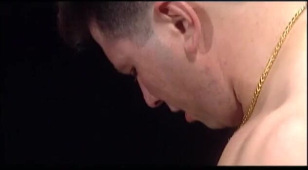 Hot Sex Party: Une salope blonde prend deux bites au fond de la...