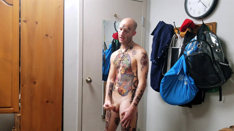 Straight ish Jake Grand: Dildo tatuata in faccia che scopa