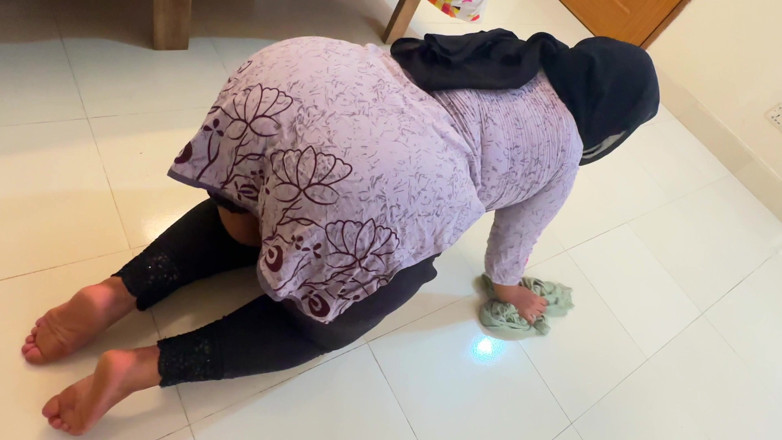 Aria Mia: Gadis arab dengan pantat bahenol dan toket besar lagi asik...