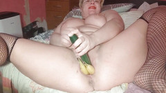 Putarankahotmilf: 병, 거대한 딜도, 주먹, 공, 과일과 채소