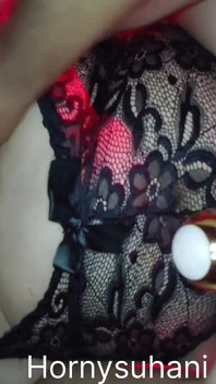 Sâni plesniți în timp ce se fut cu pula mare și vibratorul