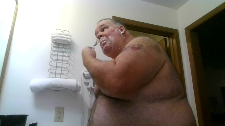 Gaydaddy2021: Sprcha a holení