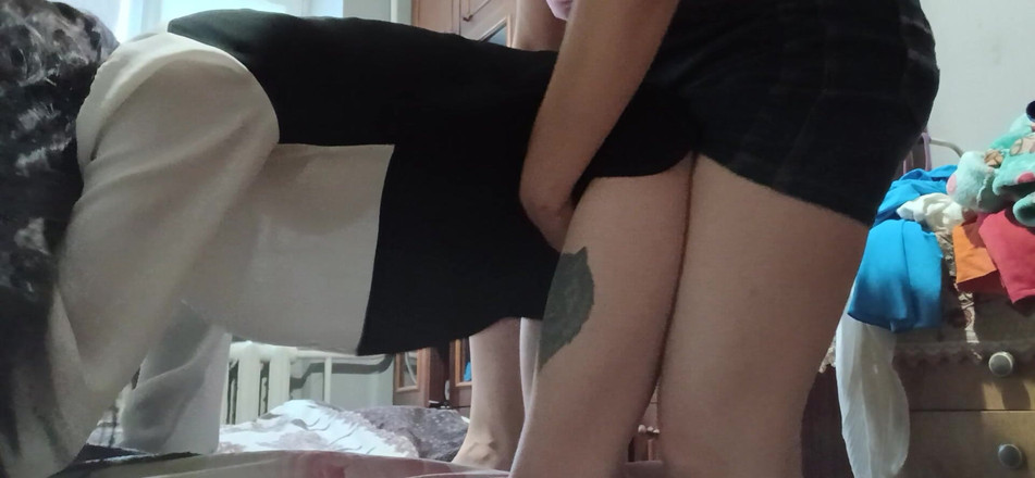 Lesbian-illusion: Замість додаткових приватних уроків вдома моя вчителька мамка трахає мене страпоном