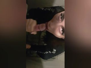Sweet Buttocks: Capturados no Banheiro Masculino e fodidos na boca