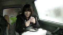 Asiatiques: Una troia asiatica arrapata si masturba in macchina