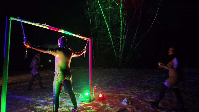 Domina Dark: Keseronokan bola snowball