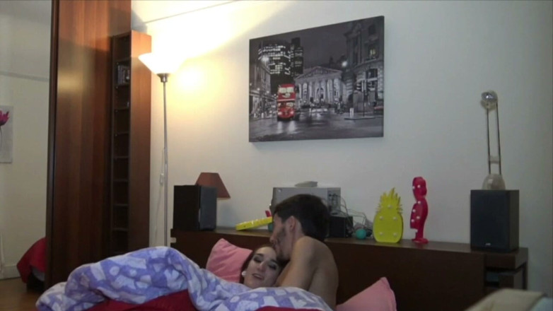 Straight curious fucked by transexual: Молодий трансгендер трахається з гетеросексуальним і геєм