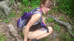 kactus kutie: 徒步旅行时在森林里撒尿