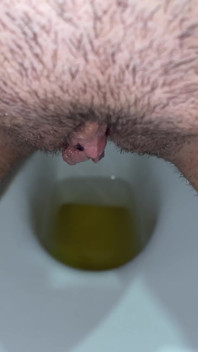 Viel schmutzige polsterungen! Nahaufnahme pinkelnde sammlung! Frau, pOV!
