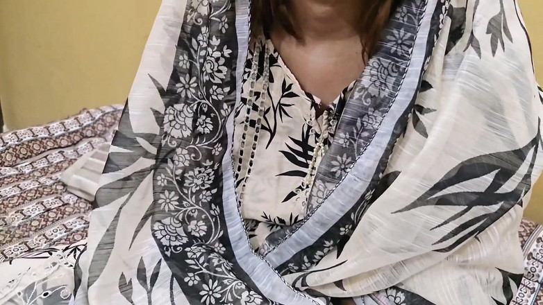 Faryal: Desi indická Chachi Batija - Hindský zvuk