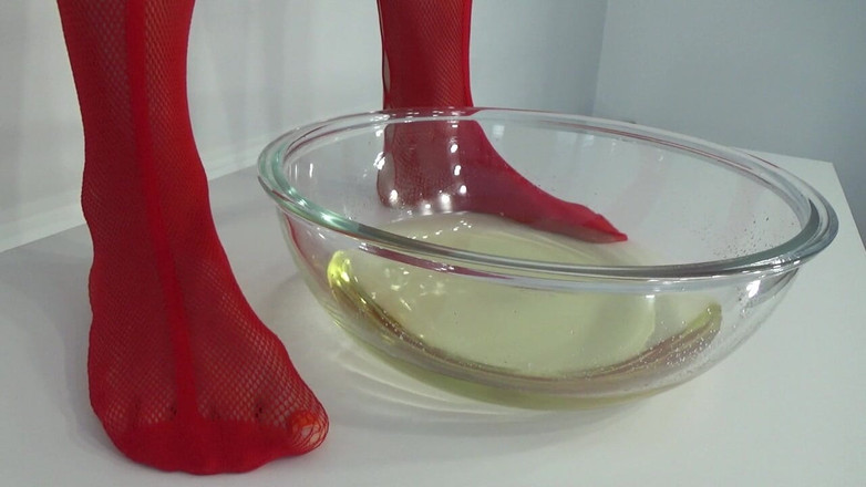 AnnaBUST: Kırmızı İdrarlar Bir Leğende