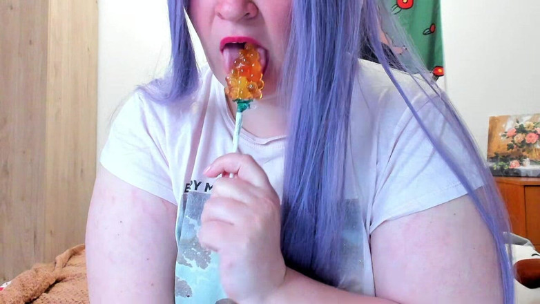 AssGives: 롤리팝을 빠는 육덕 거유녀