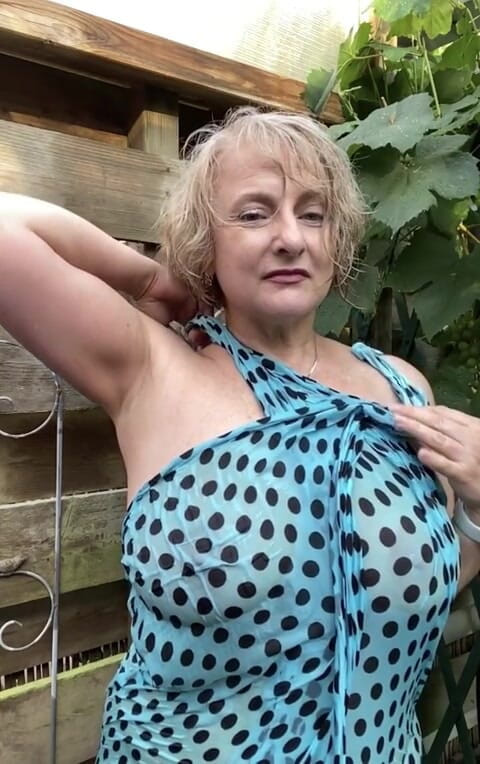 Car-ina: Let's tease my neighbor!