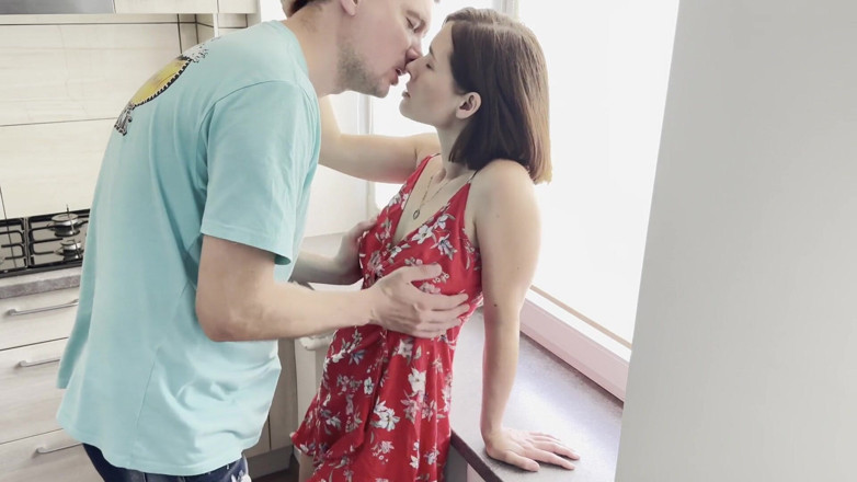 Mintaxxx69: Hot Brunette Deep Fucked in the Kitchen, Deep Throat Cumming