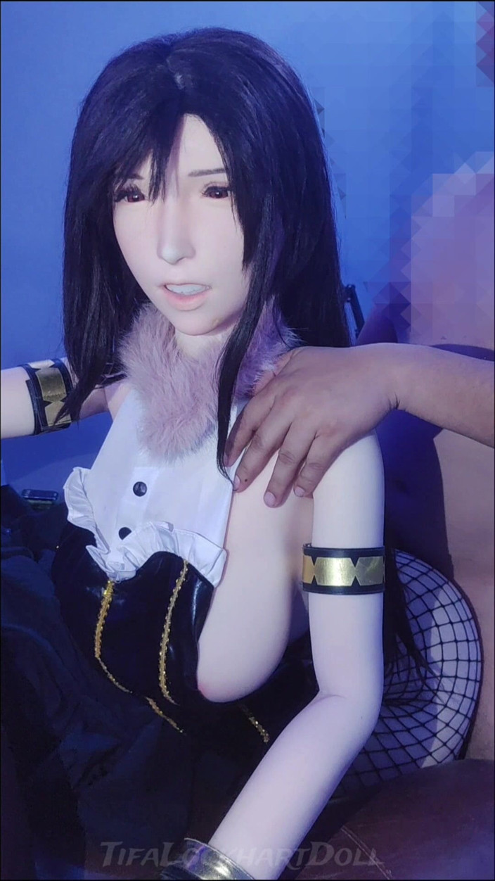 Tifa Lockhart doll: Nach der Dunkelheit im Honey Bee Inn brauscht Tifa für...