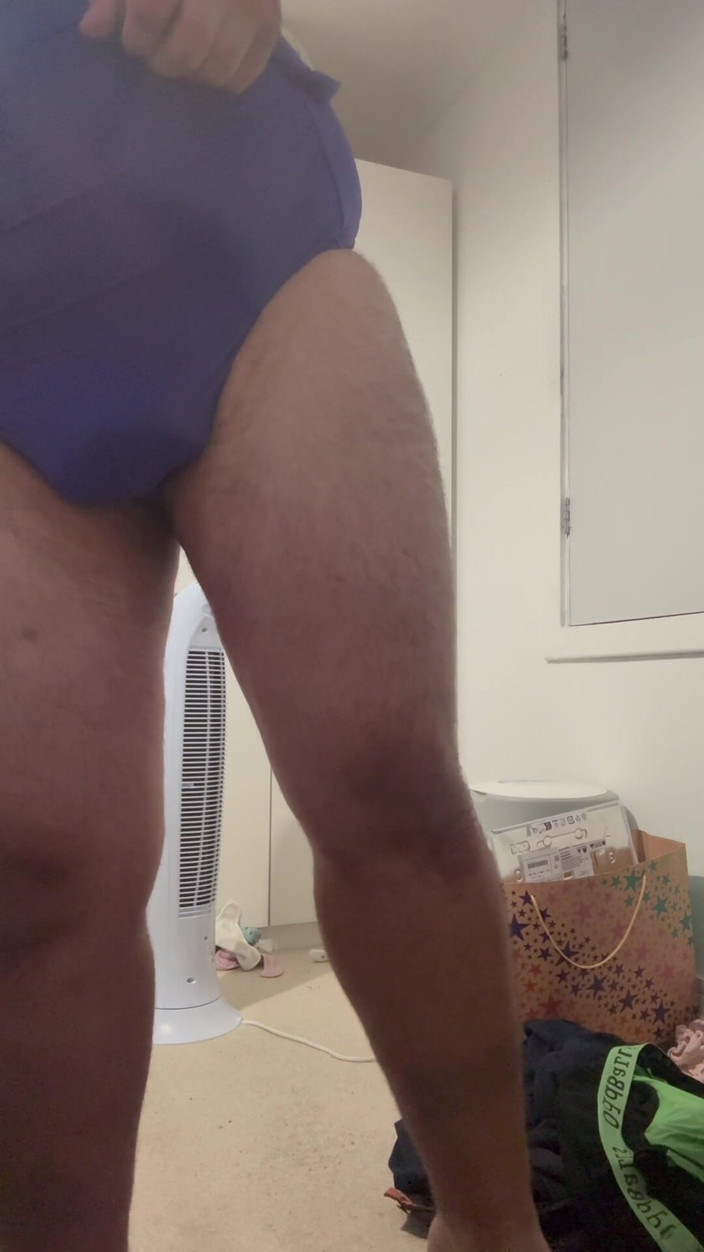Shaun Cbt: Schwanz- und ball-bondage mit krokodilklemmen an nippeln und crossdress