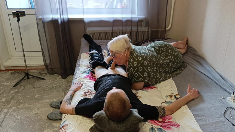 Zona901: Vecina suge până la ultima picătură de spermă