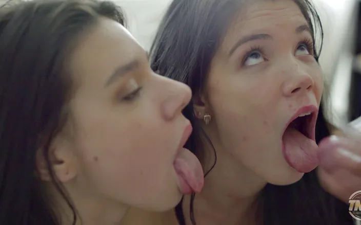 Teen Mega World: První BGG - Nejlepší přítelkyně sdílejí ptáka