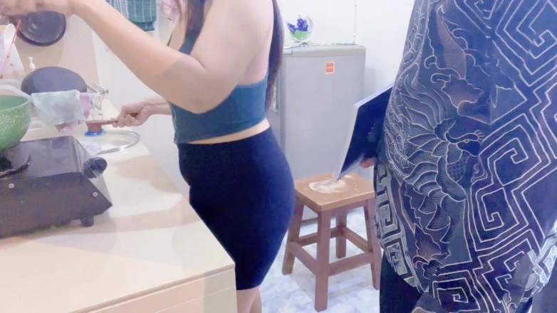 Pak Kost Genit Dikasih Jatah Memek Gratis Mahasiswi Karena Tak Sanggup Bayar Kos