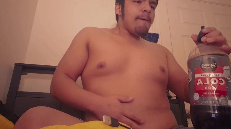 NakyJoss: Chugging càng nhiều soda như bụng của tôi có thể...