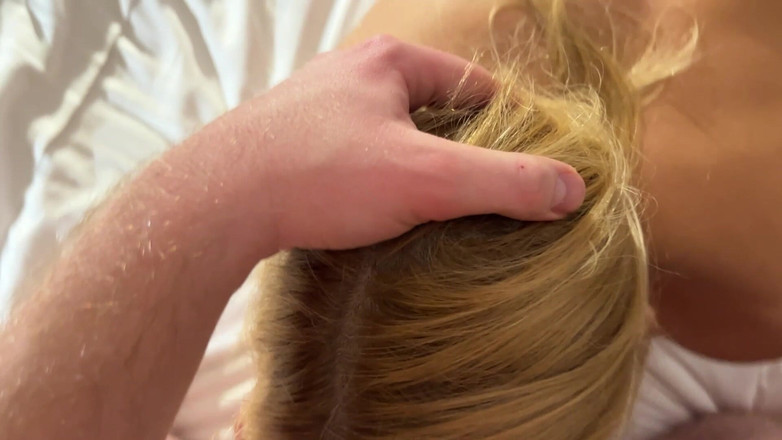 Nikky Thorne: Hotelové šukání s mojí prsatou blonďatou milfkou