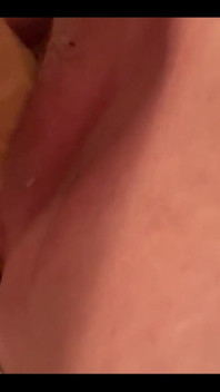 Honeyfleur kåt knullar stor dildo stönande