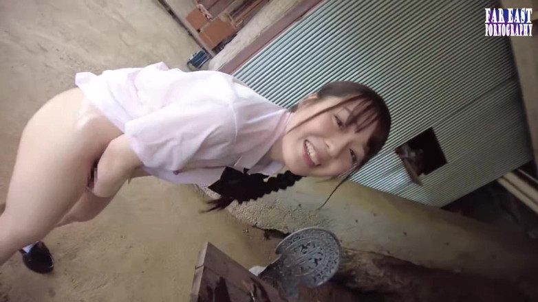 Far East pornography: Lik buitenshuis plagen met een roze getopte f-cup schoonheid gedrenkt...