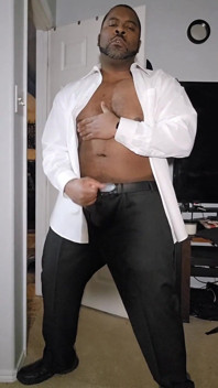 Masturbando bbc em camisa e gravata