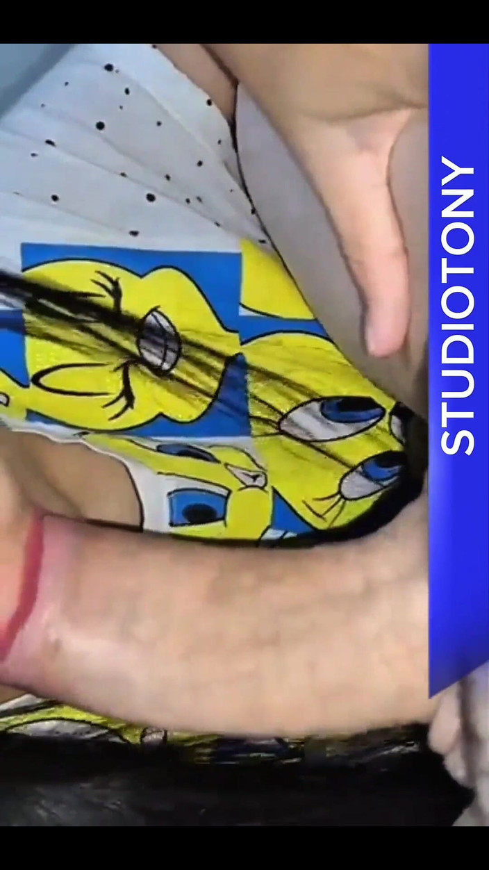 Studiotony: Cosa potrebbe accadere se una matrigna condivide un letto con...