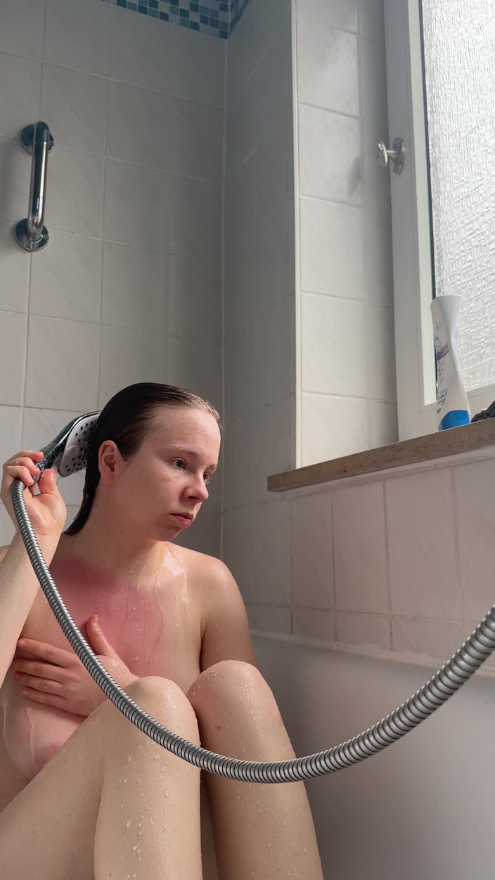 SweetLucy96: Teen with Perfect Body Showers