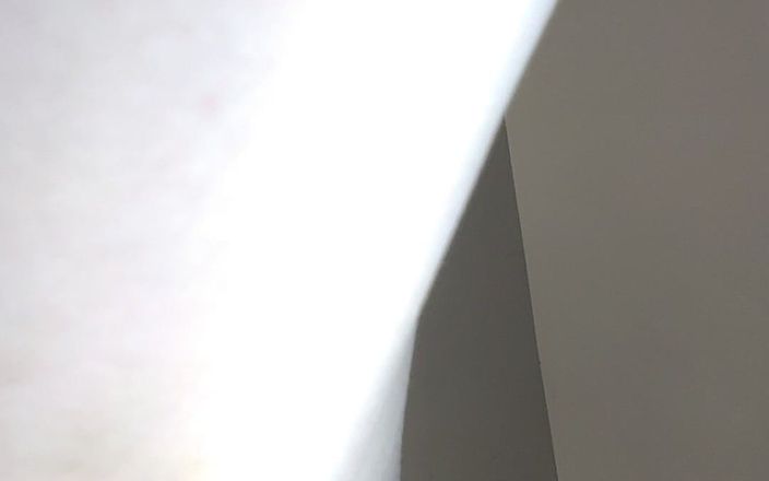 Narley Sinn: Tôi thích chơi với âm hộ khít khao của tôi