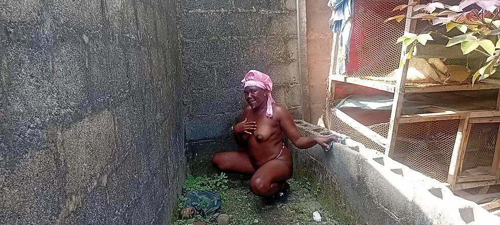 Creamyshuga: Nigeriaanse dame werd geneukt door haar buurman toen ze haar...