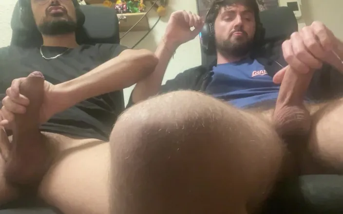 Nenesgaymers: Jerking off with My Friend