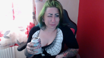 Tattooed Milfy Mama: Des bavures stupides